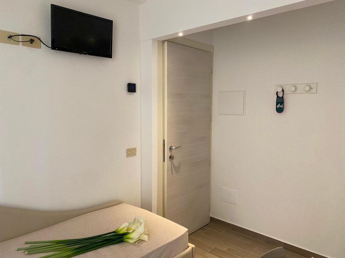 Hotel Philadelphia Cattolica Buitenkant foto