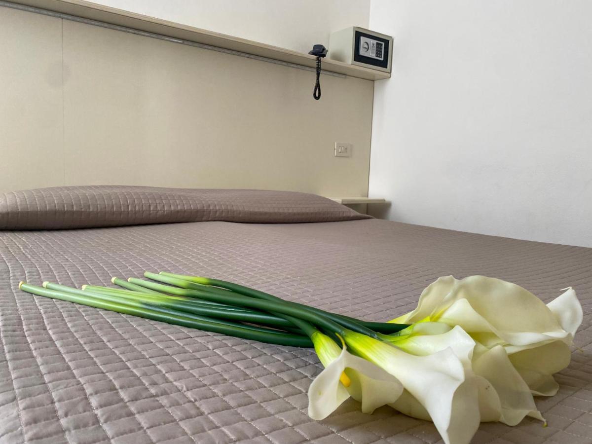 Hotel Philadelphia Cattolica Buitenkant foto