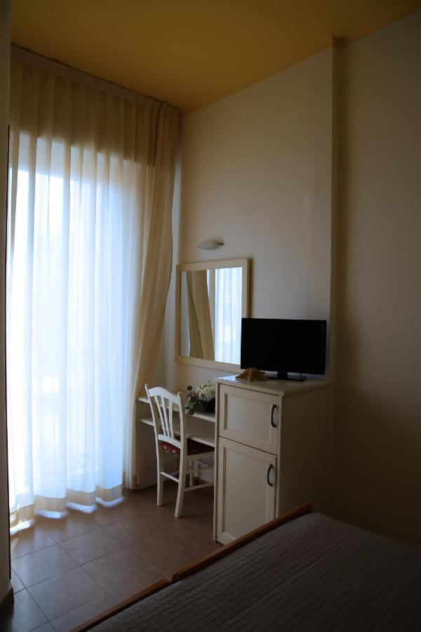 Hotel Philadelphia Cattolica Buitenkant foto