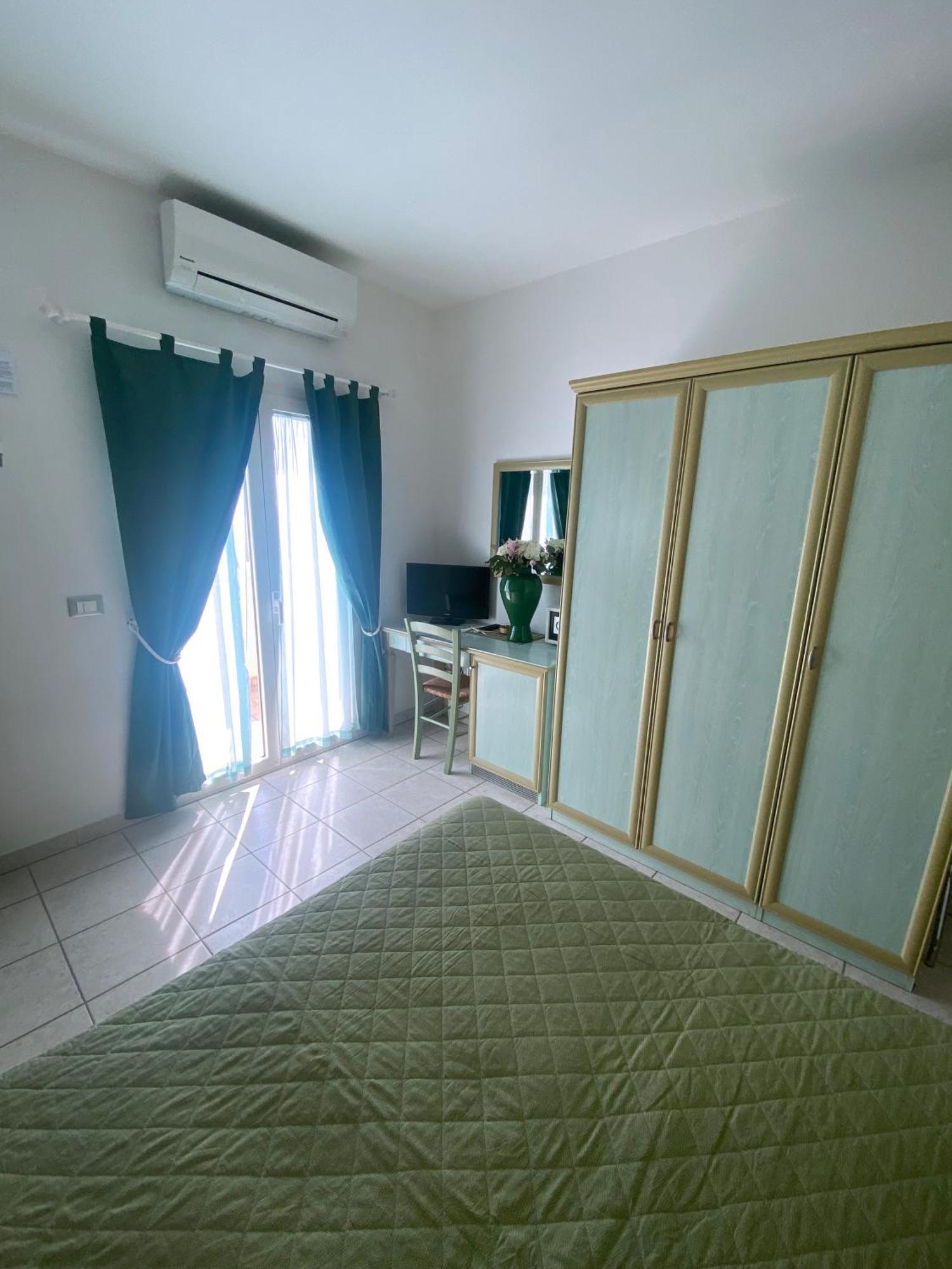 Hotel Philadelphia Cattolica Kamer foto